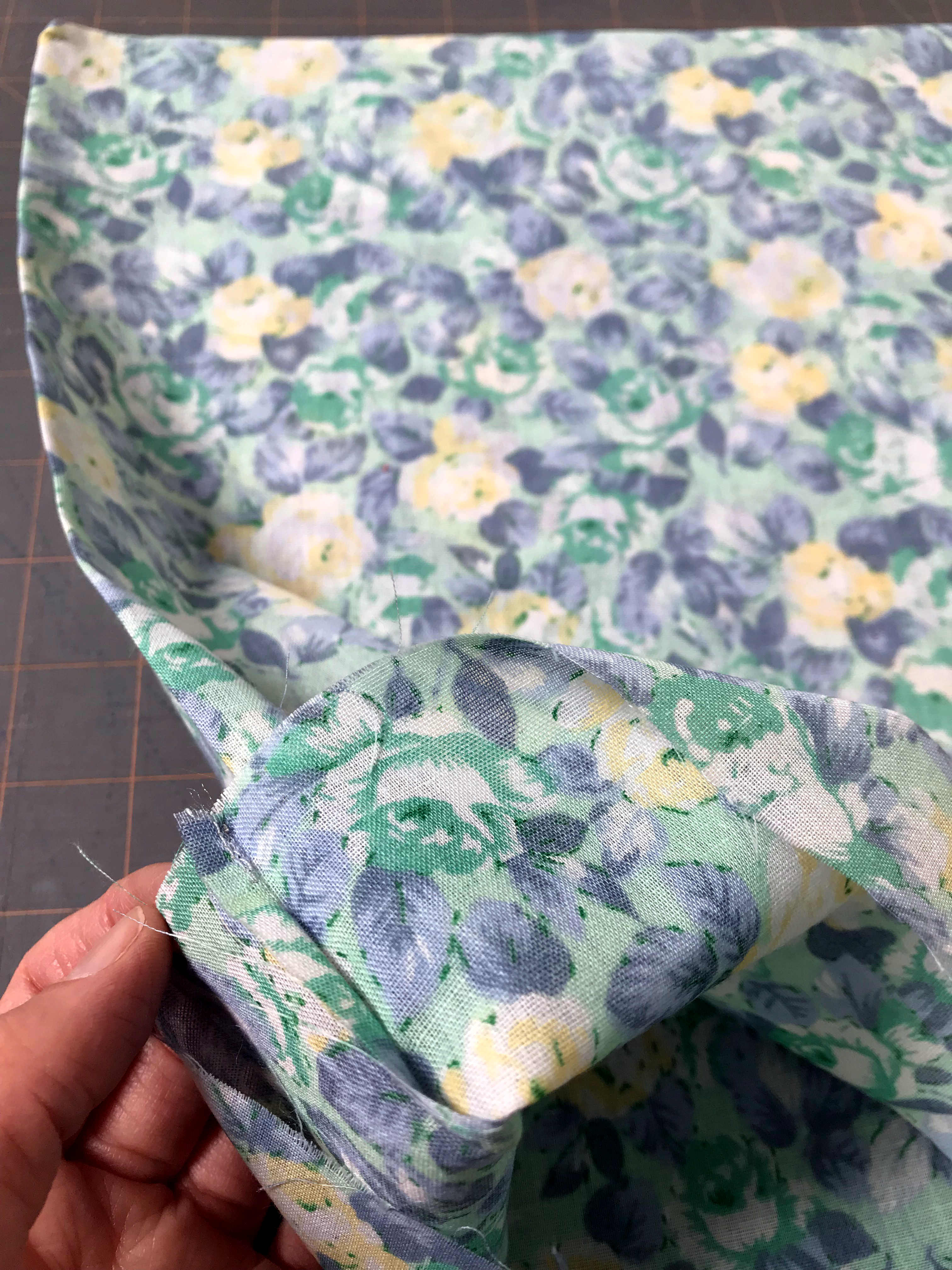 sewing a reusable cloth produce bag for plastic free and zero waste shopping
